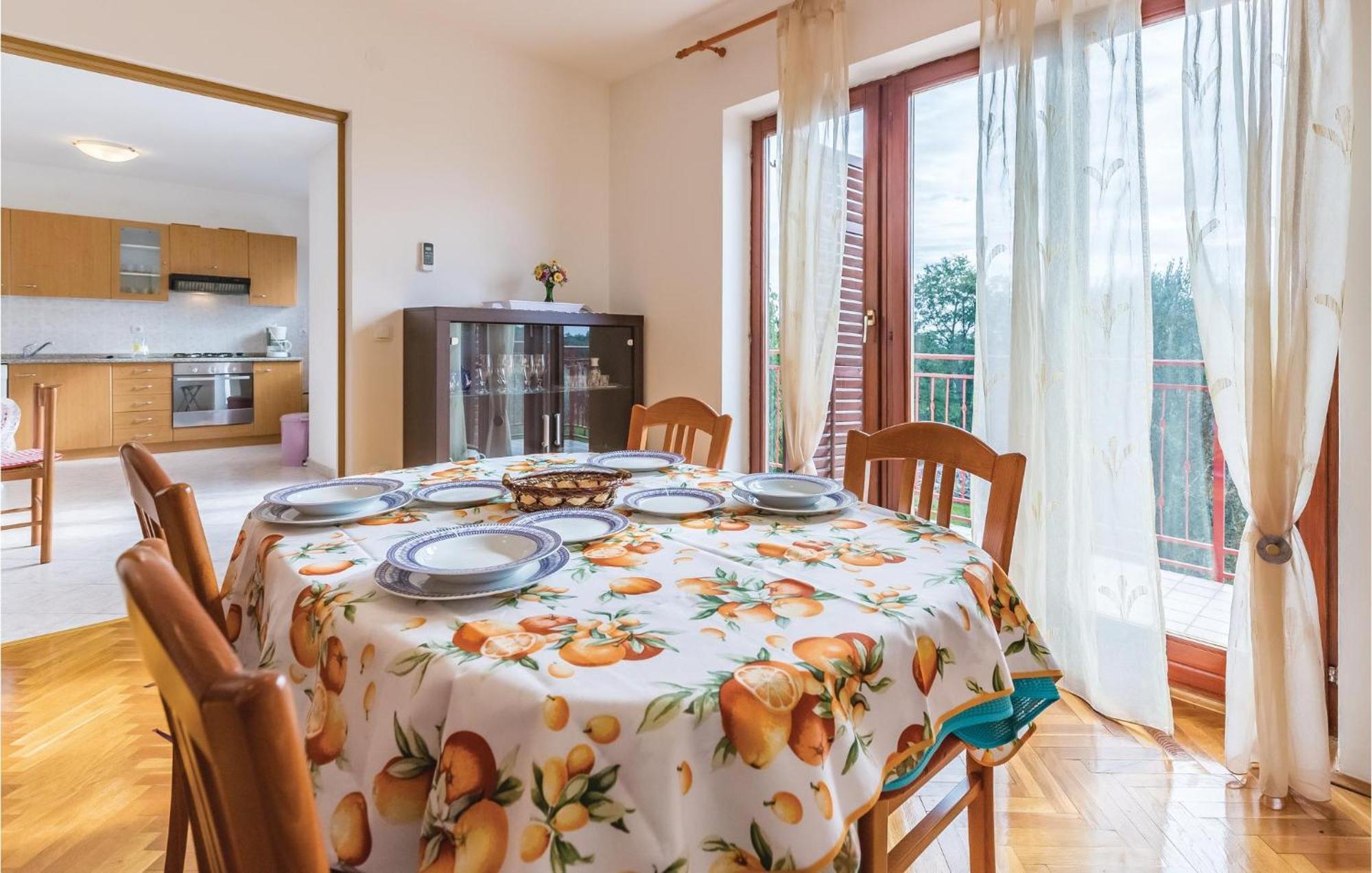 6 Bedroom Nice Home In Segotici Екстериор снимка