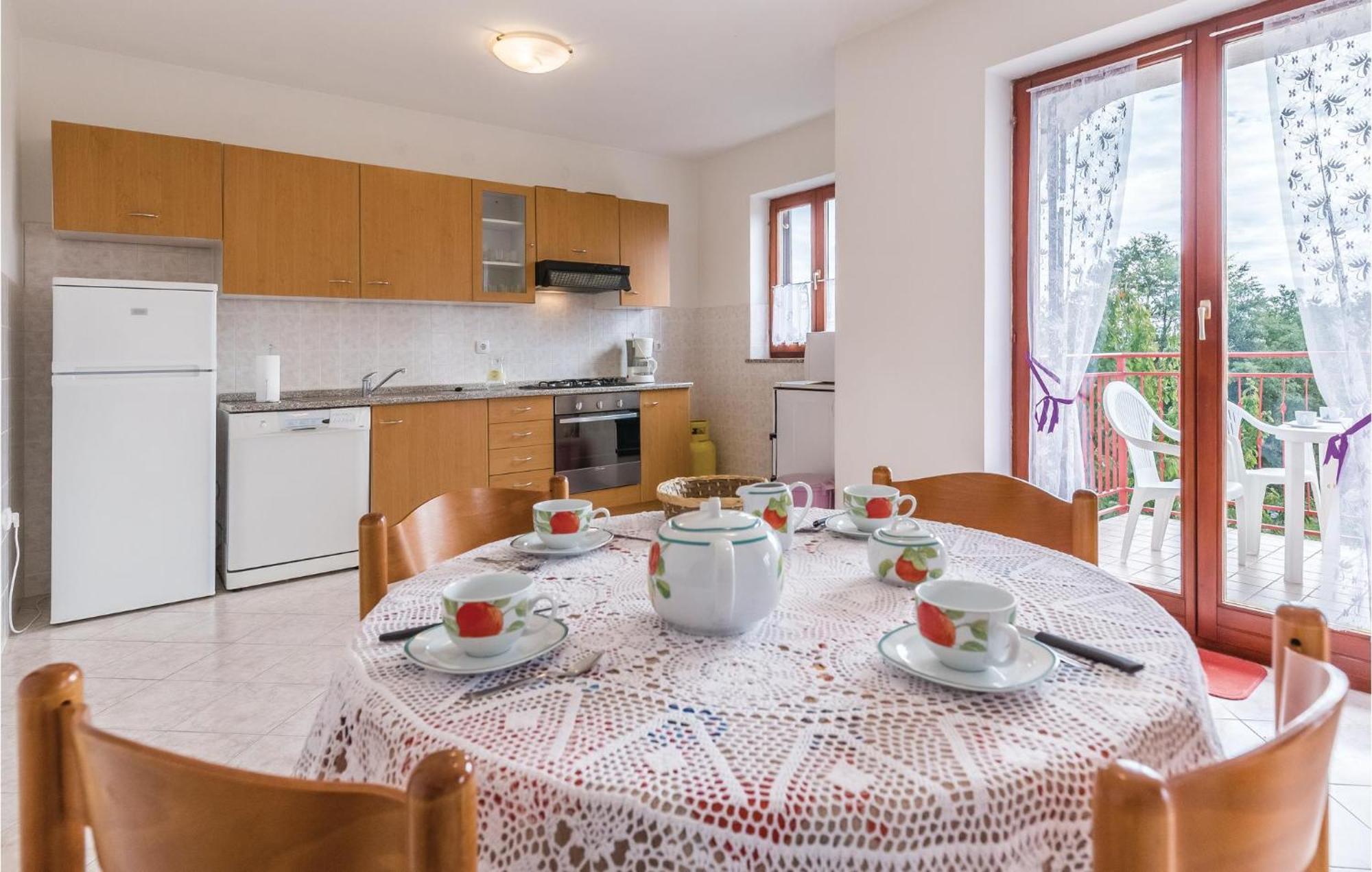 6 Bedroom Nice Home In Segotici Екстериор снимка