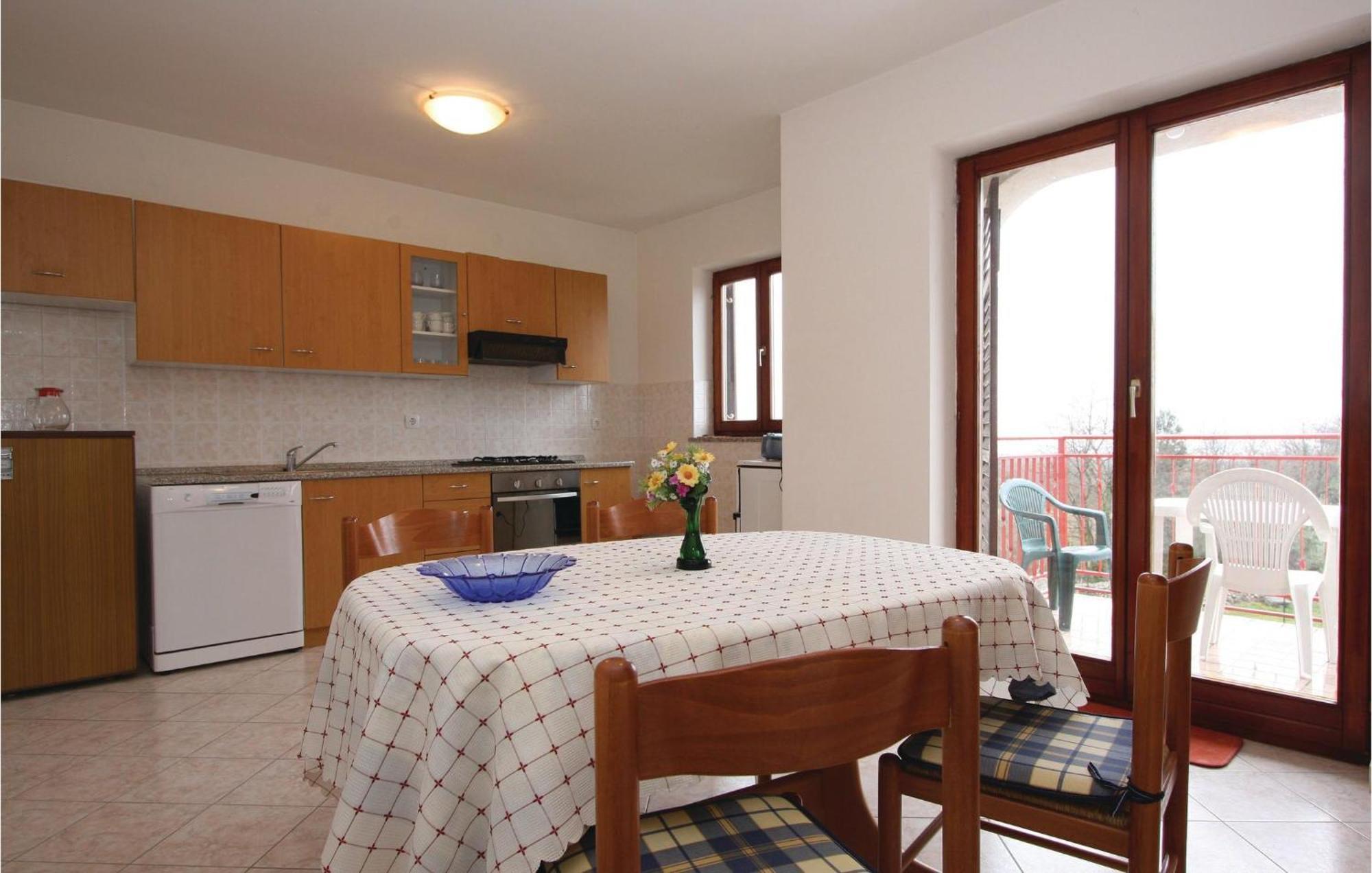 6 Bedroom Nice Home In Segotici Екстериор снимка