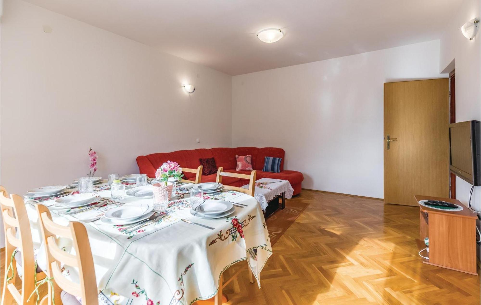 6 Bedroom Nice Home In Segotici Екстериор снимка