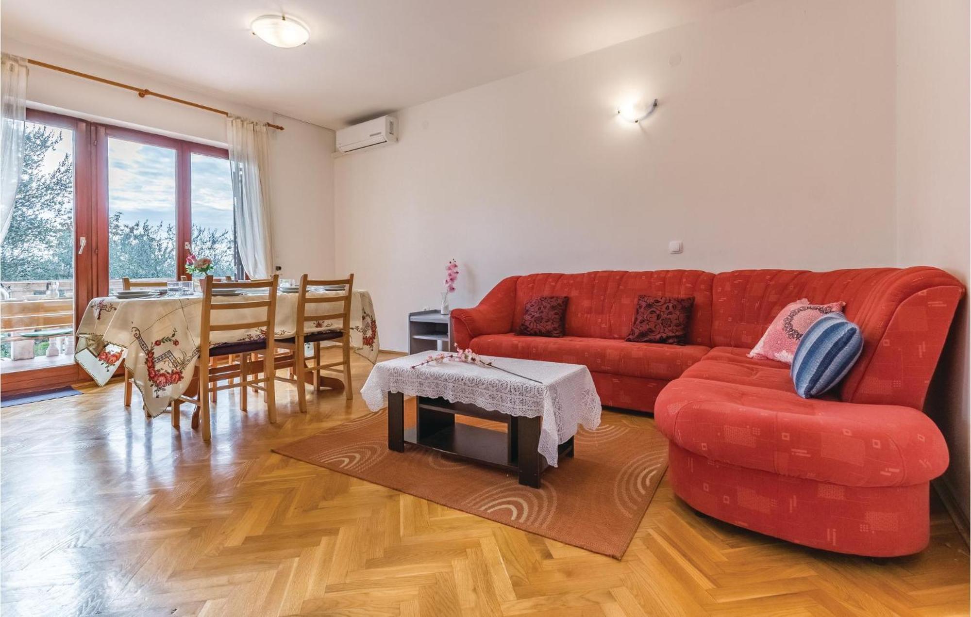 6 Bedroom Nice Home In Segotici Екстериор снимка
