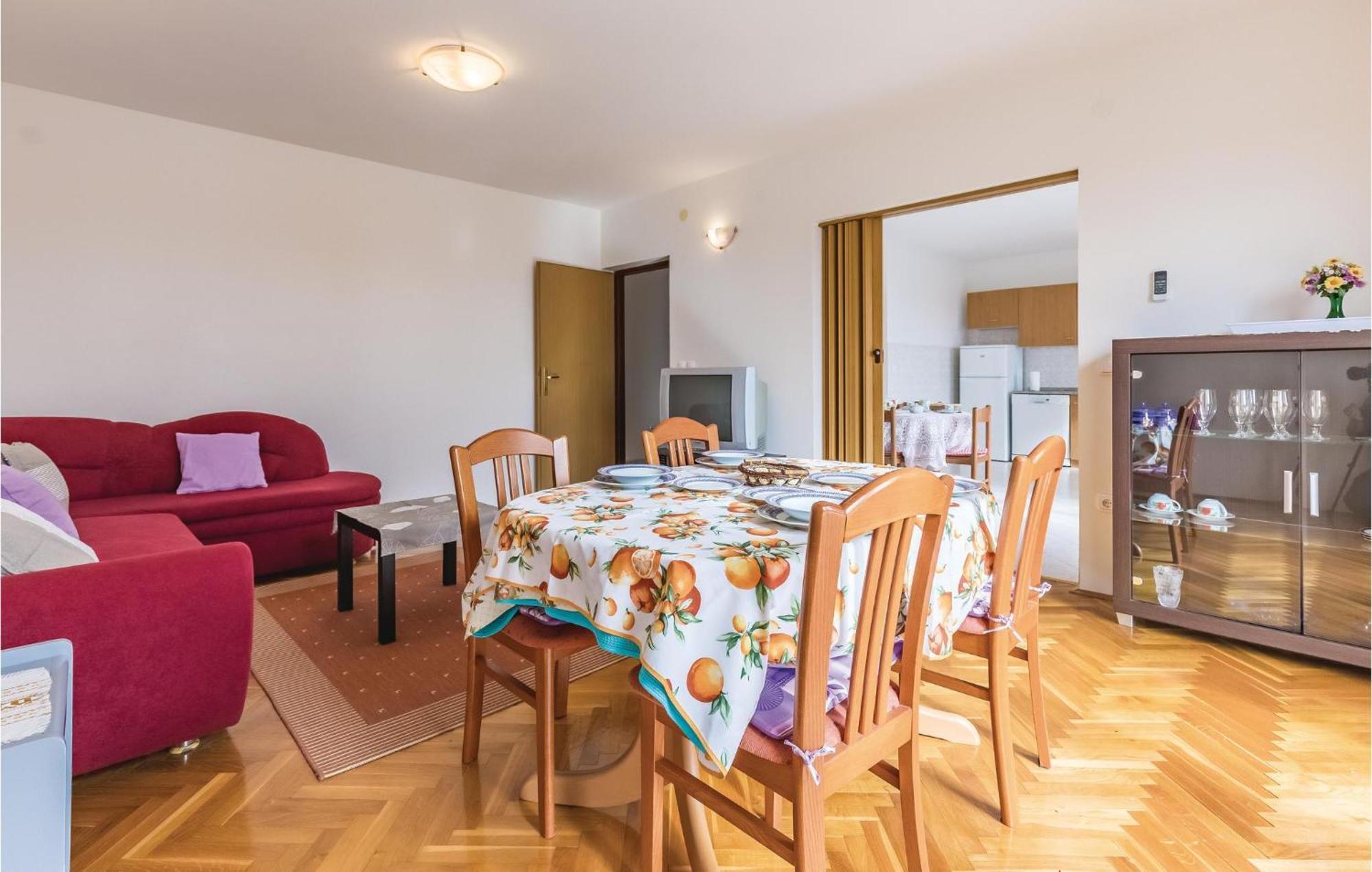 6 Bedroom Nice Home In Segotici Екстериор снимка