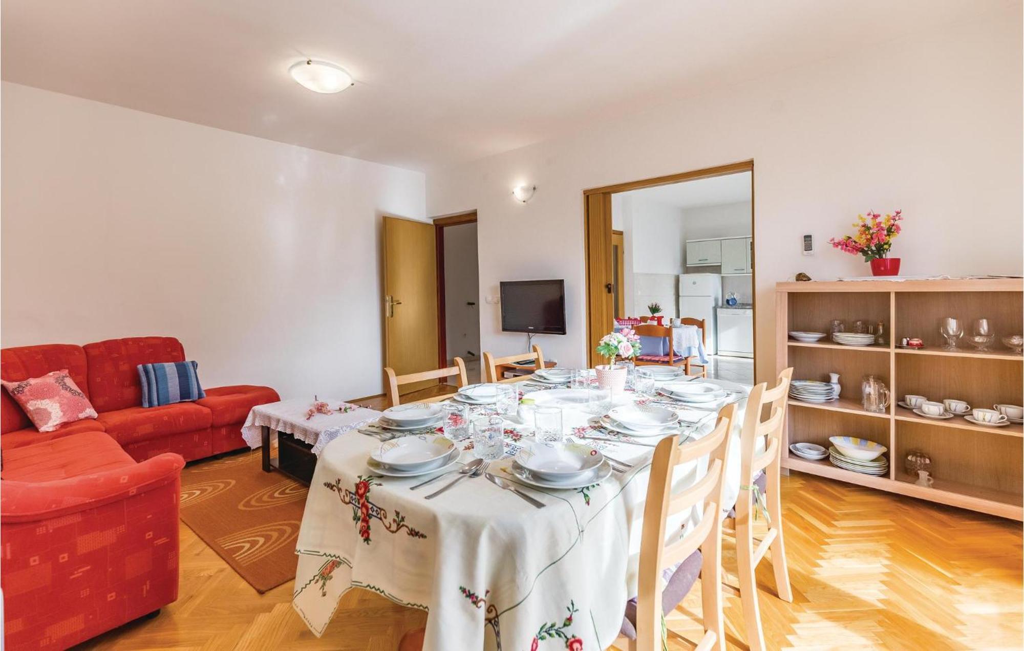6 Bedroom Nice Home In Segotici Екстериор снимка