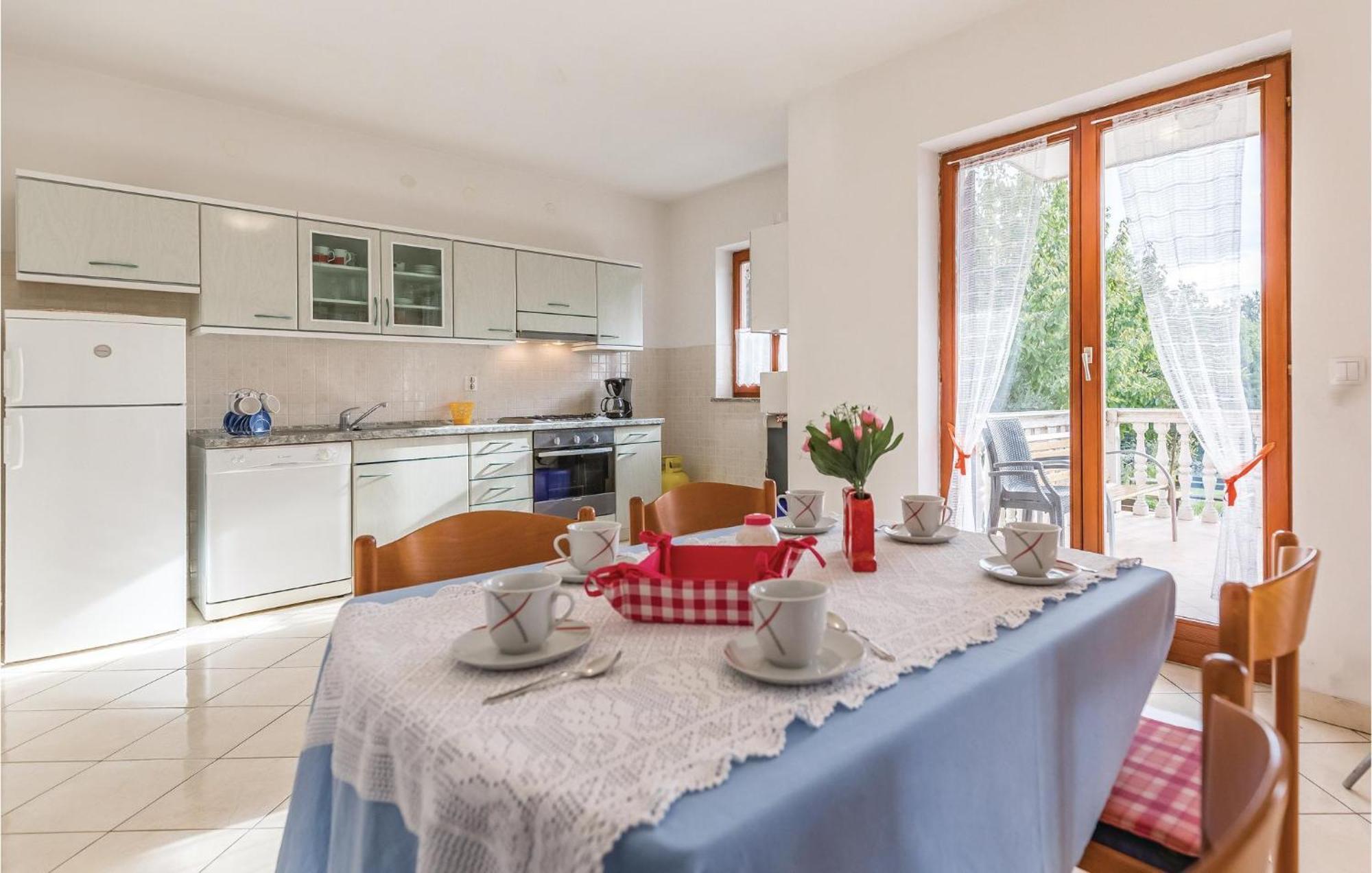 6 Bedroom Nice Home In Segotici Екстериор снимка