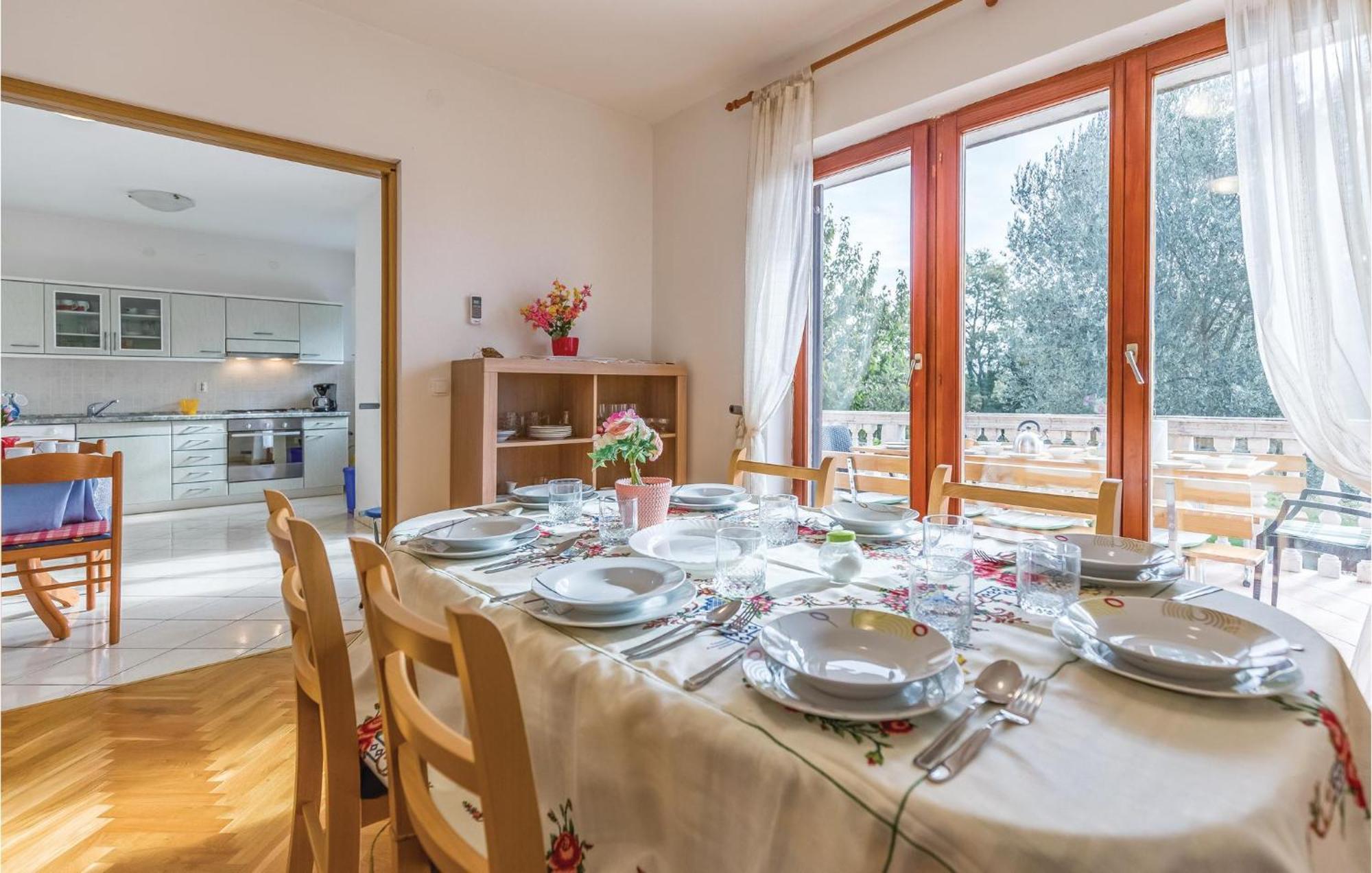 6 Bedroom Nice Home In Segotici Екстериор снимка