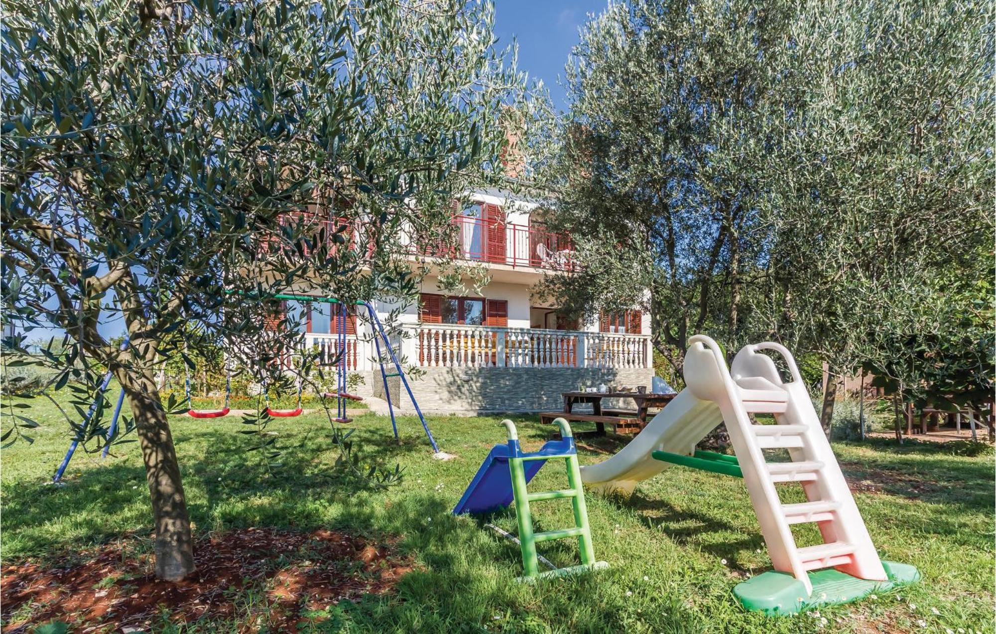 6 Bedroom Nice Home In Segotici Екстериор снимка