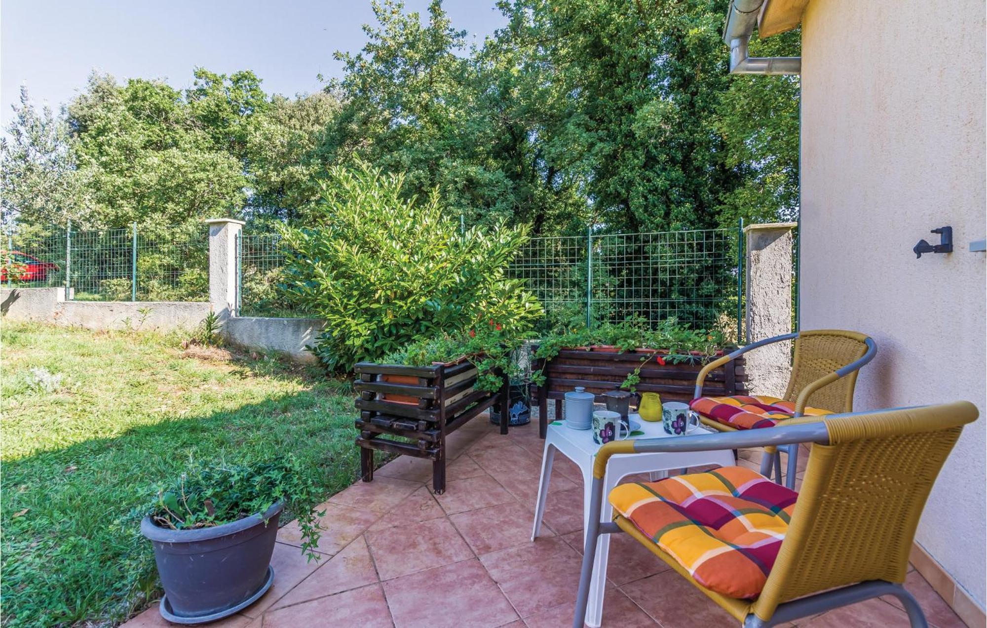 6 Bedroom Nice Home In Segotici Екстериор снимка