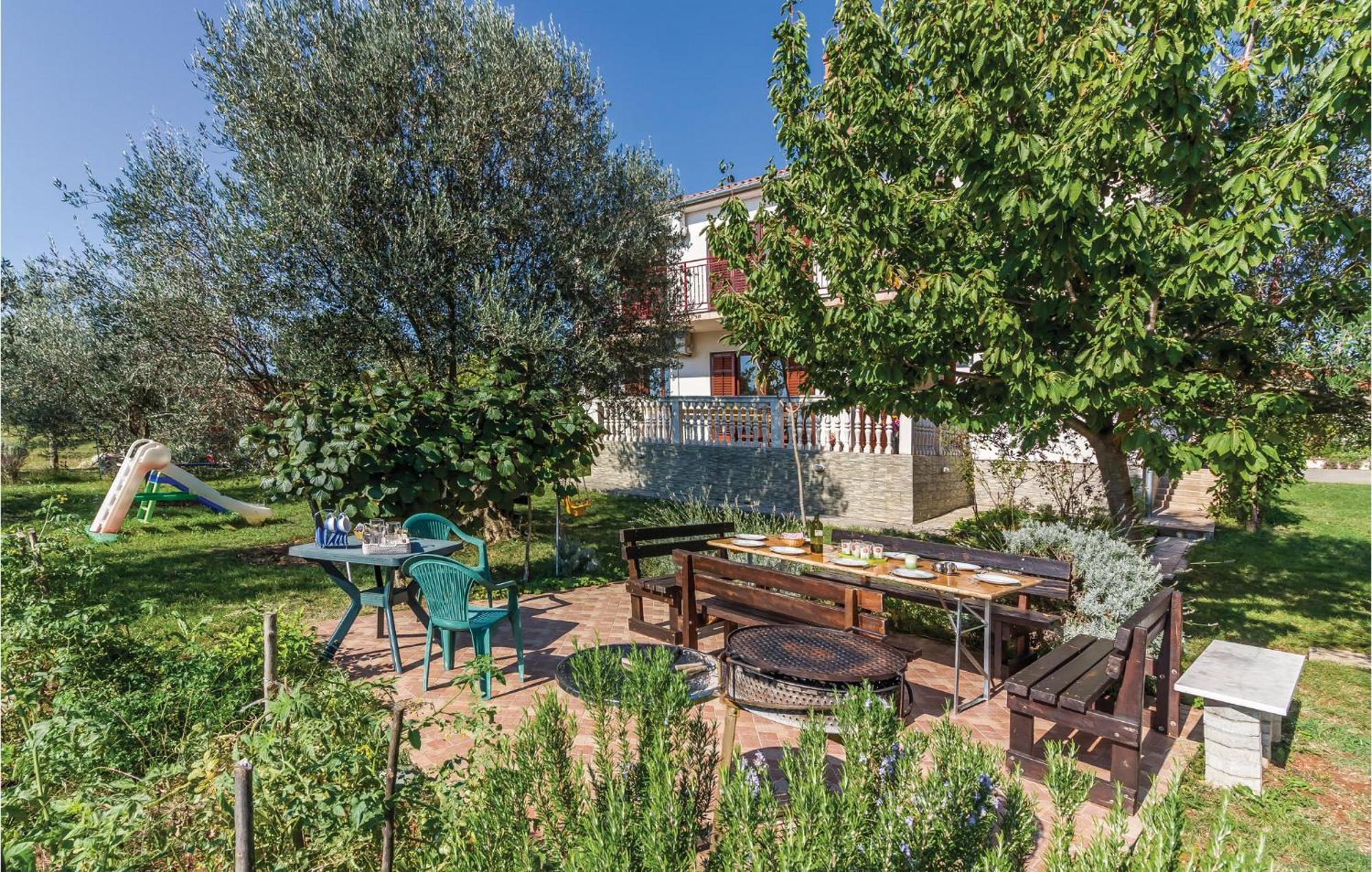 6 Bedroom Nice Home In Segotici Екстериор снимка