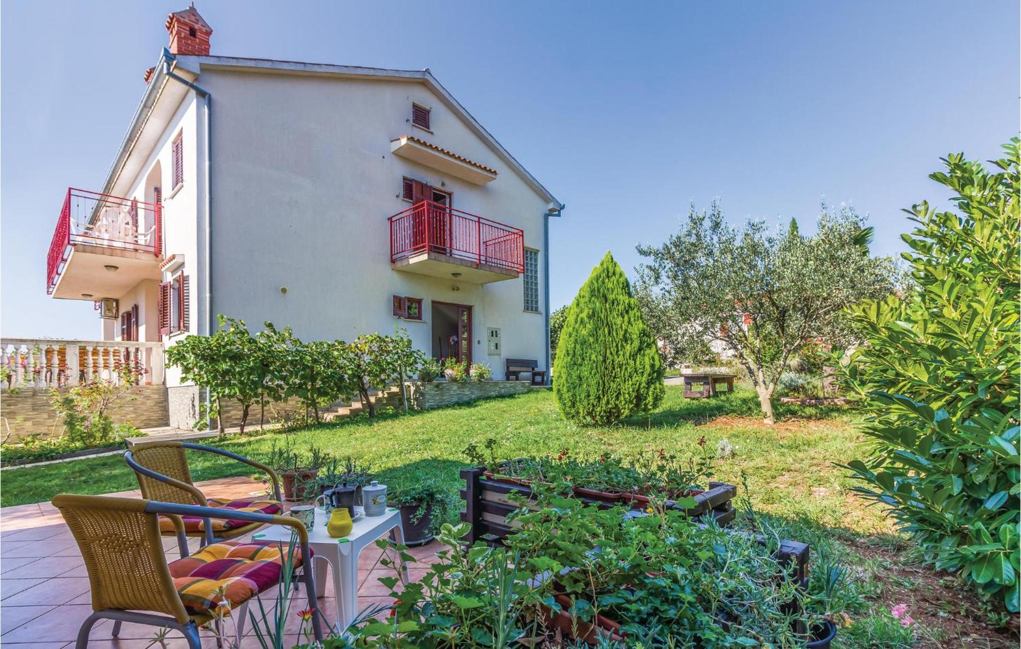 6 Bedroom Nice Home In Segotici Екстериор снимка