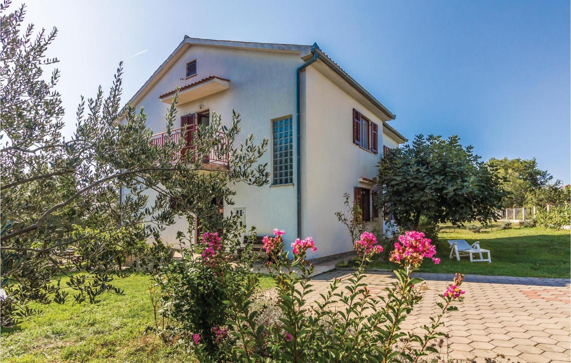 6 Bedroom Nice Home In Segotici Екстериор снимка