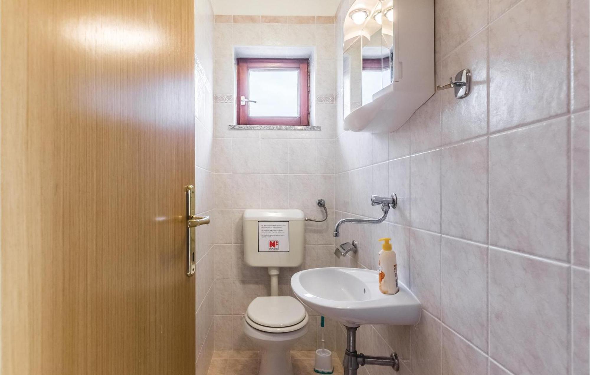 6 Bedroom Nice Home In Segotici Екстериор снимка