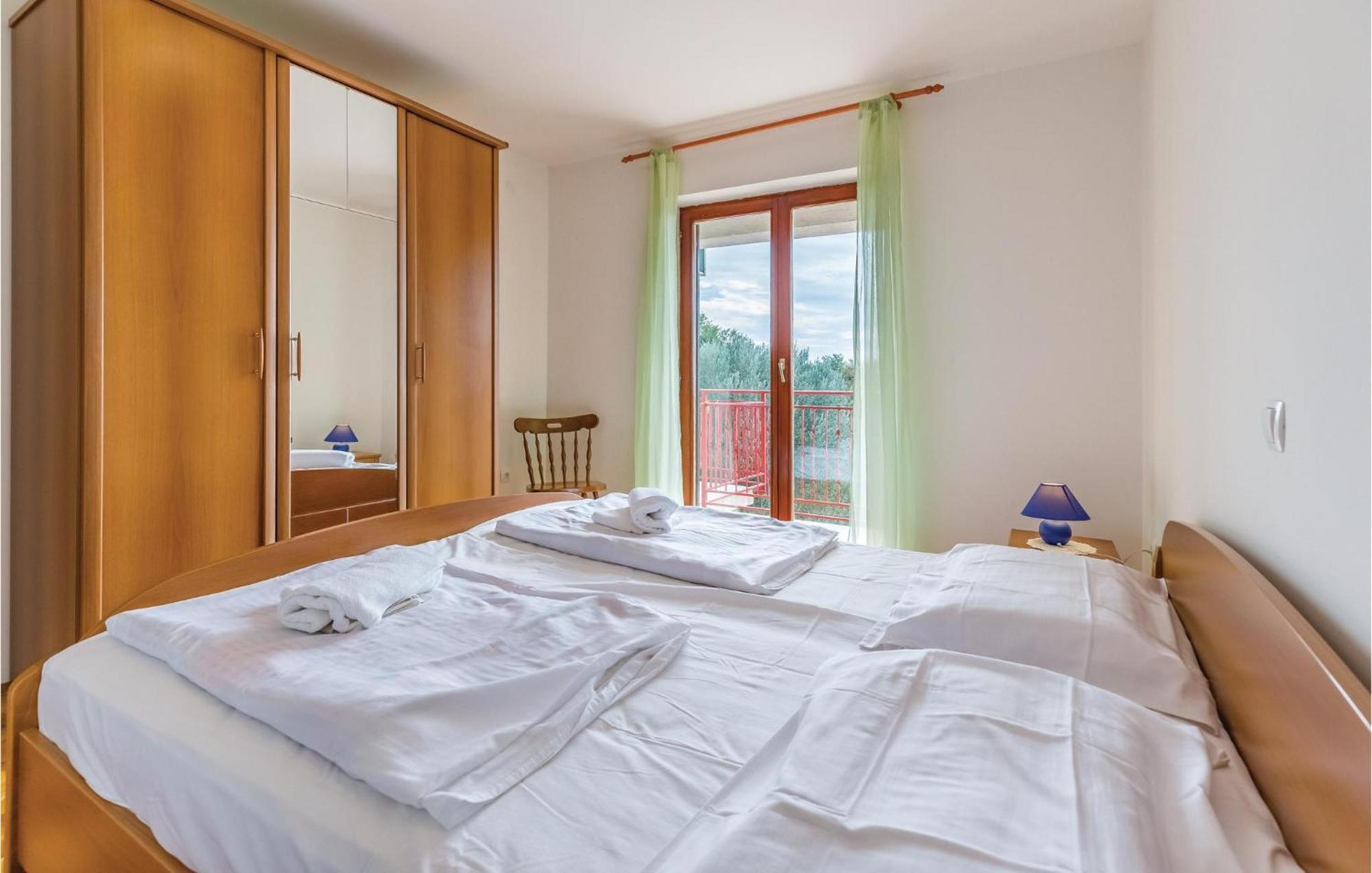 6 Bedroom Nice Home In Segotici Екстериор снимка
