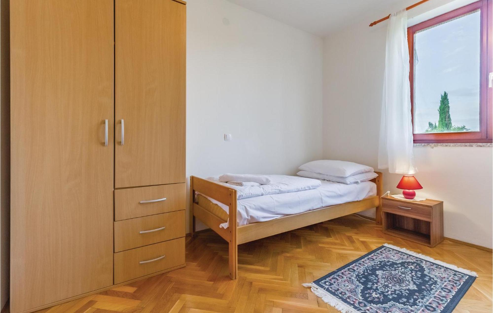 6 Bedroom Nice Home In Segotici Екстериор снимка