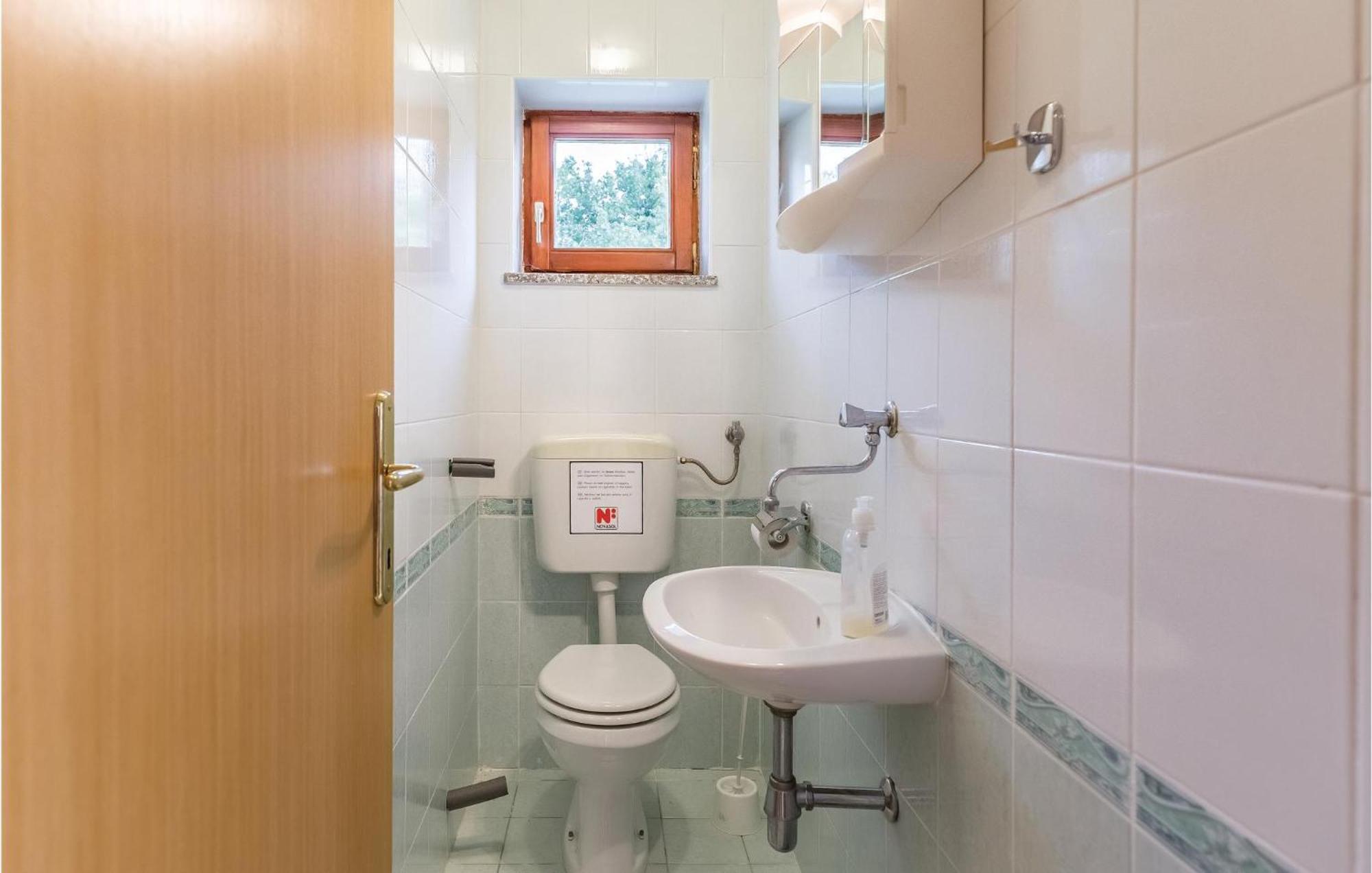 6 Bedroom Nice Home In Segotici Екстериор снимка