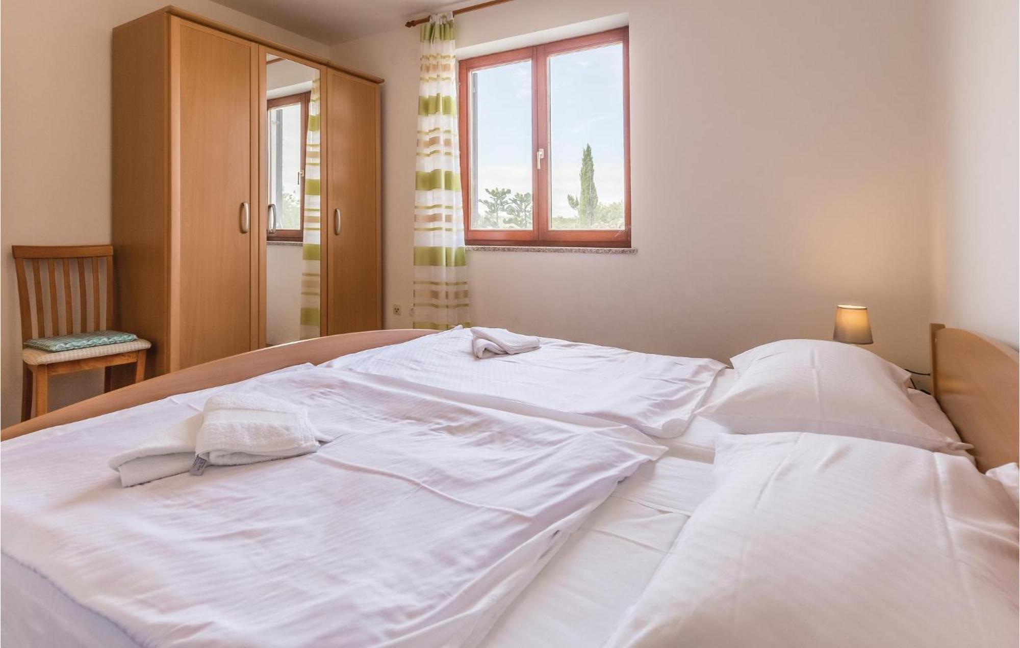 6 Bedroom Nice Home In Segotici Екстериор снимка