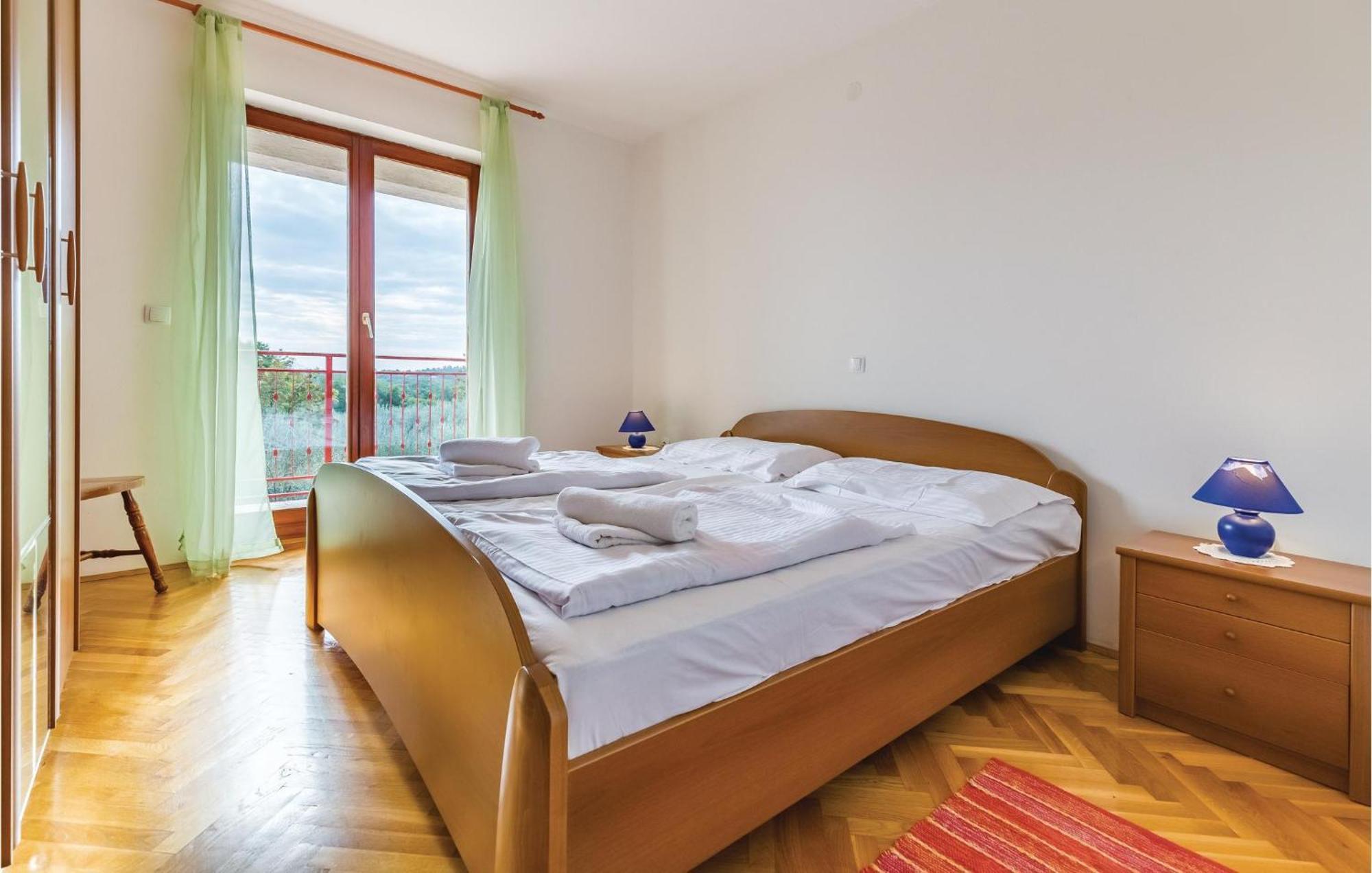 6 Bedroom Nice Home In Segotici Екстериор снимка