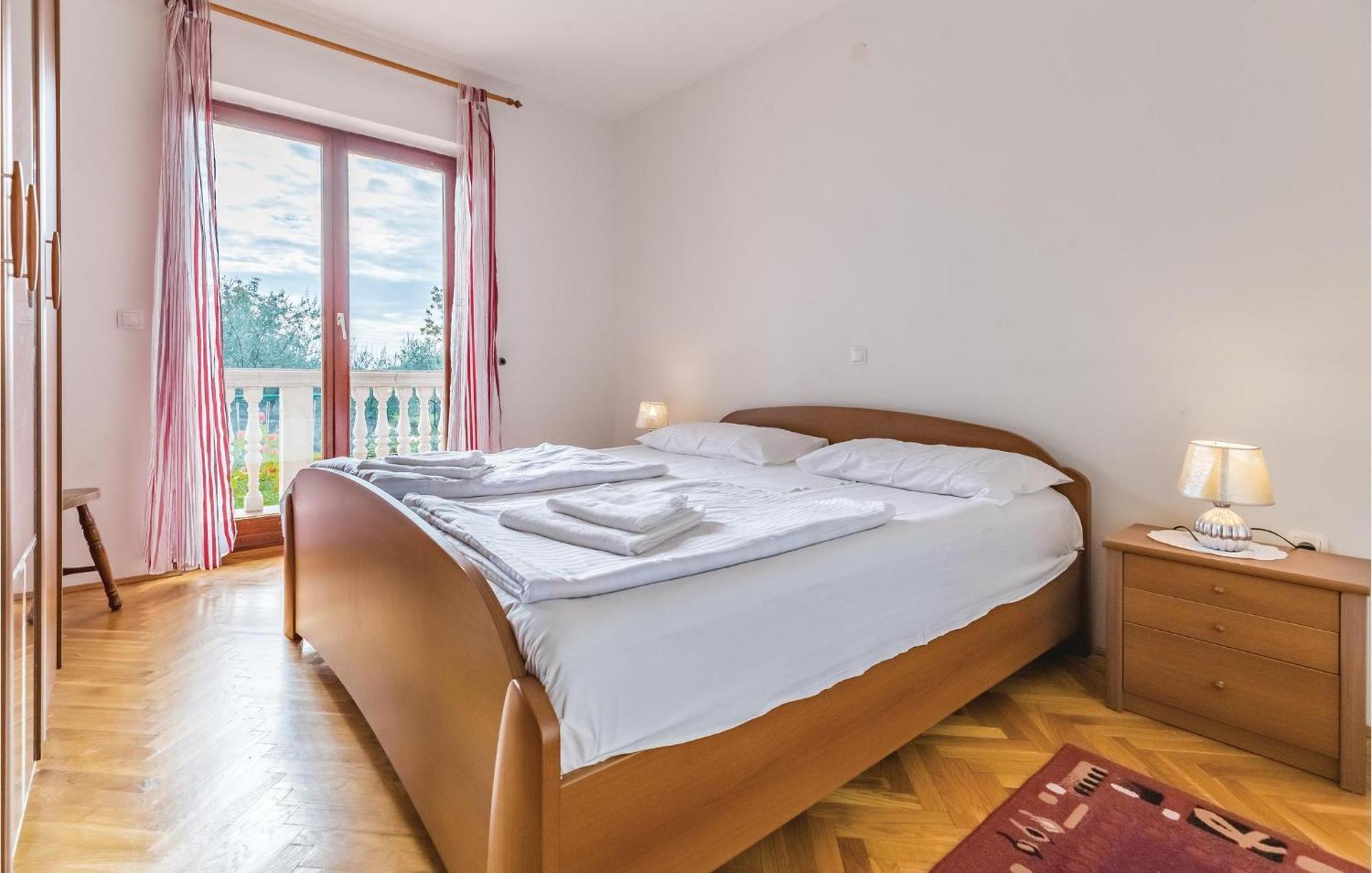 6 Bedroom Nice Home In Segotici Екстериор снимка