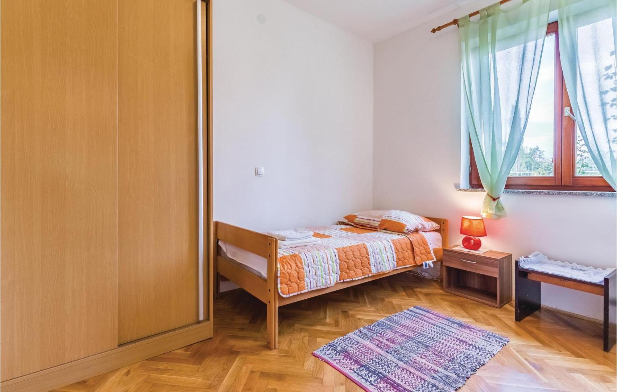 6 Bedroom Nice Home In Segotici Екстериор снимка