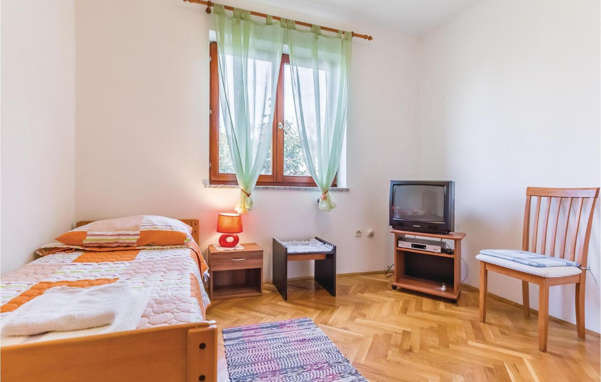6 Bedroom Nice Home In Segotici Екстериор снимка