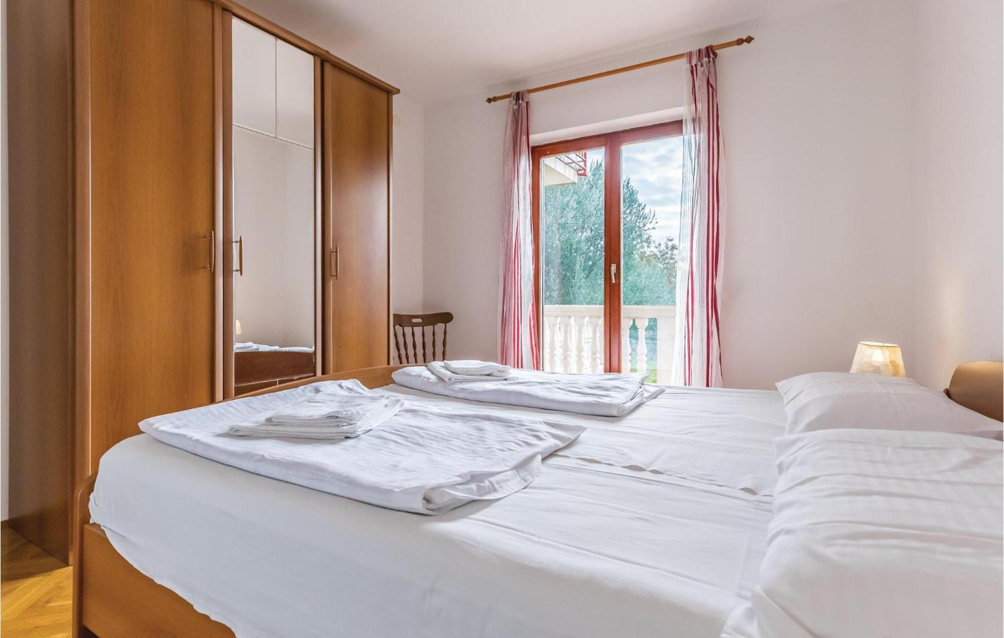 6 Bedroom Nice Home In Segotici Екстериор снимка