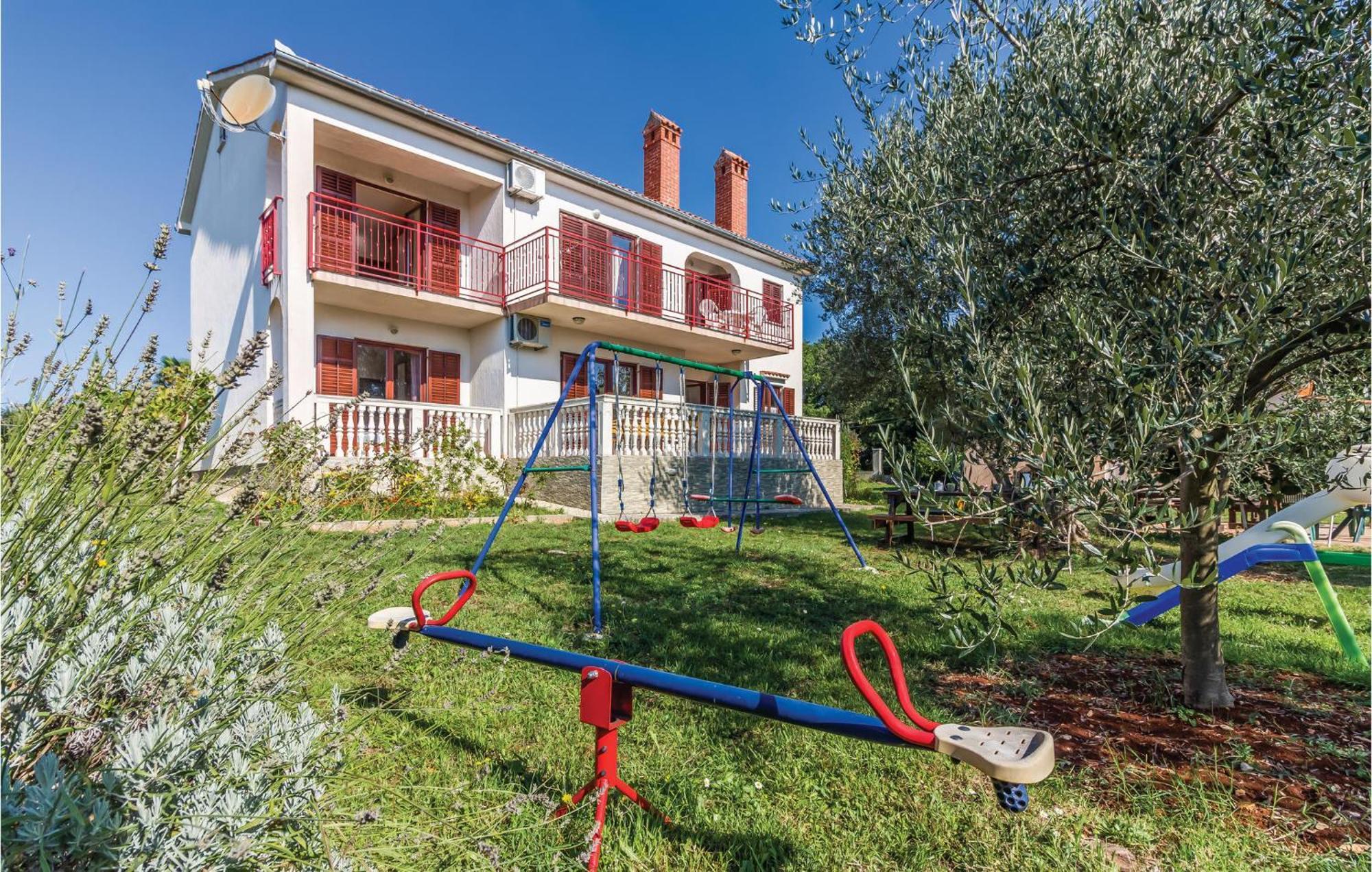 6 Bedroom Nice Home In Segotici Екстериор снимка